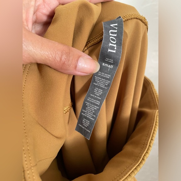 Vuori Rib studio legging in dark golden. Small. EUC. - Picture 9 of 15